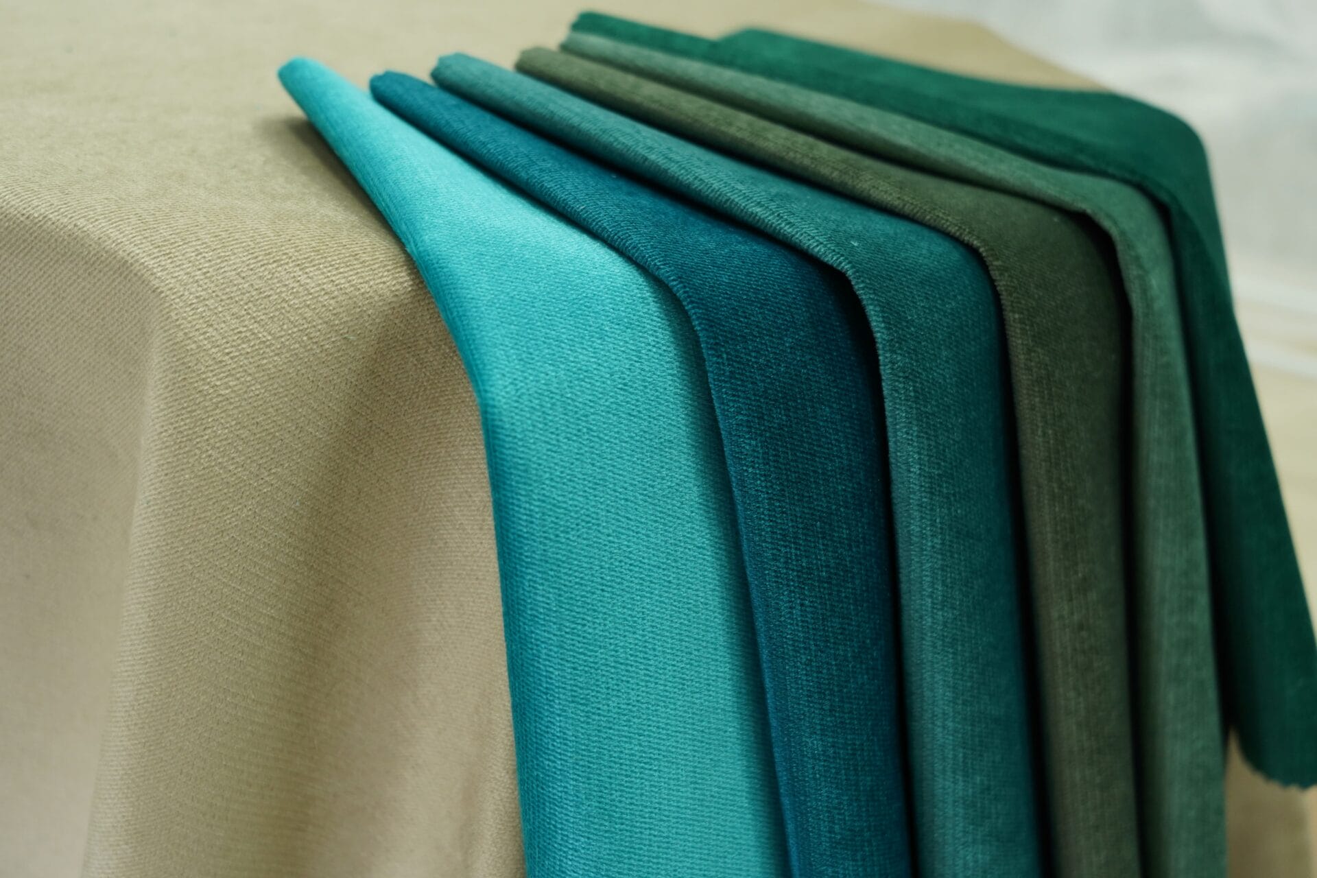 خصائص قماش المخمل