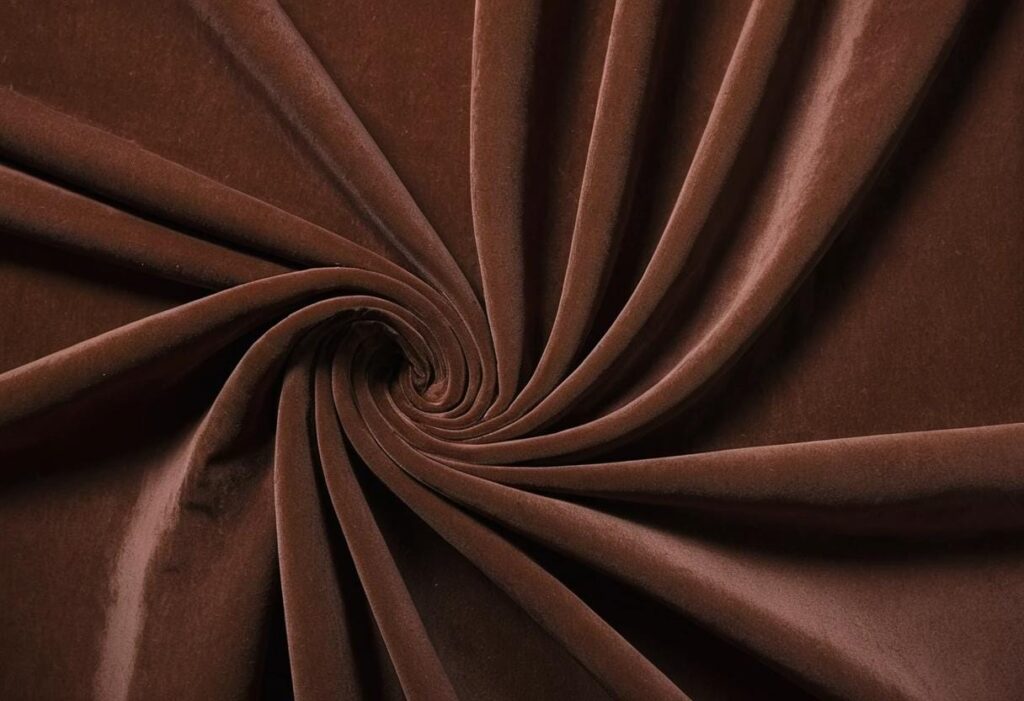 استخدام قماش المخمل في الستائر