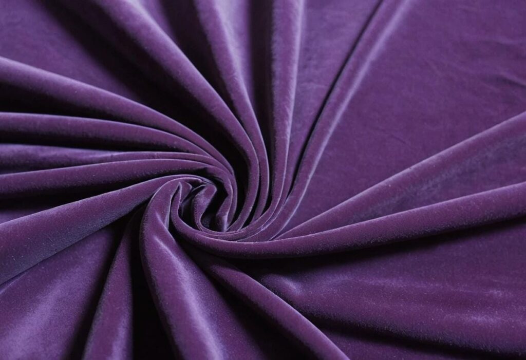 العناية بقماش المخمل